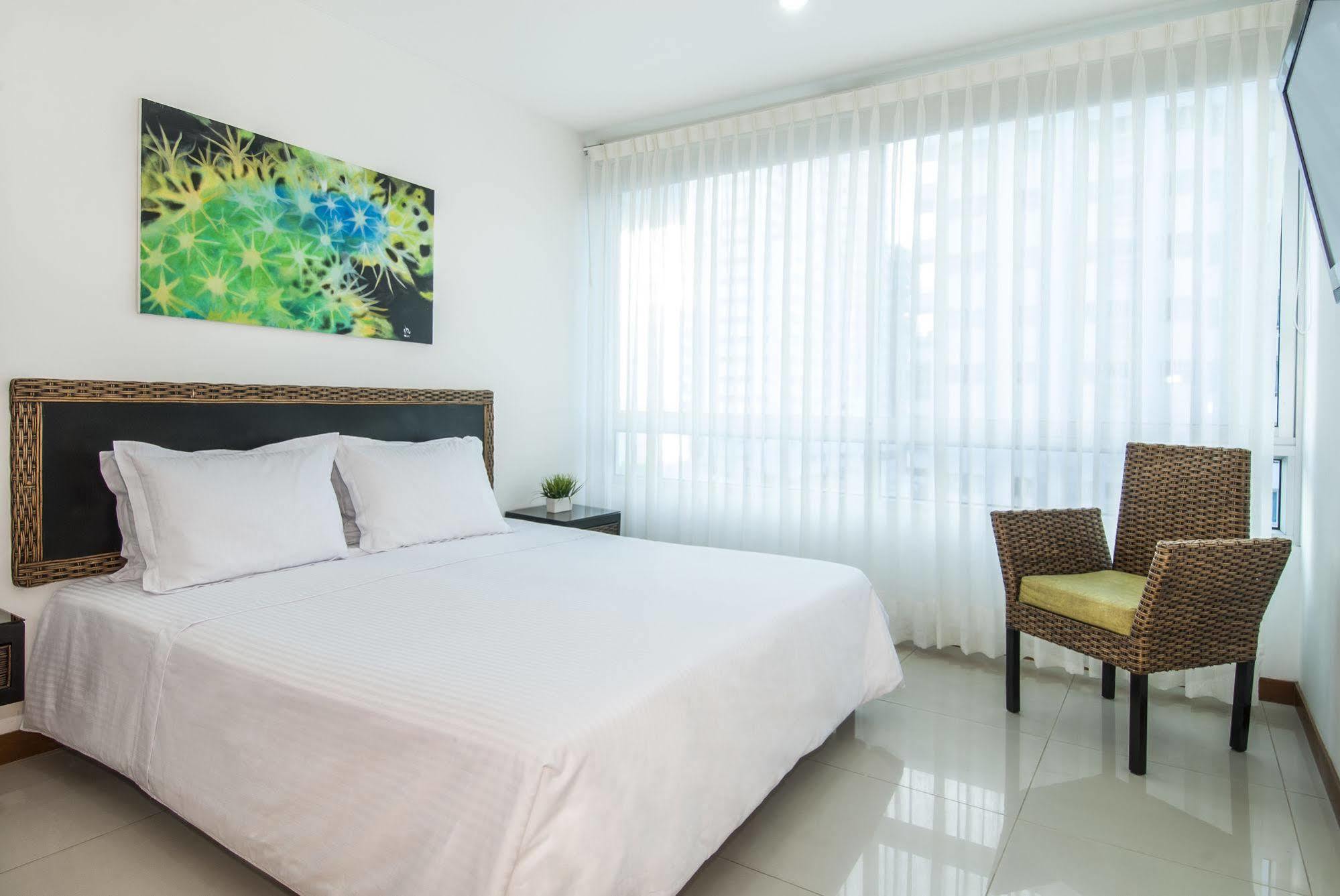 Travelers Orange Cartagena Aparthotel Bagian luar foto